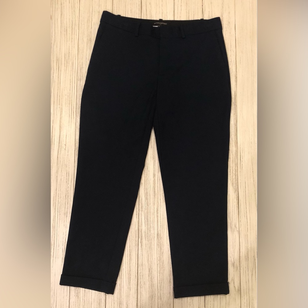 Banana Republic Women’s dress pant. Size 4 regular Navy Blue